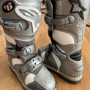 Alpinestar Stella Tech 6 Motocross boots Women specific.